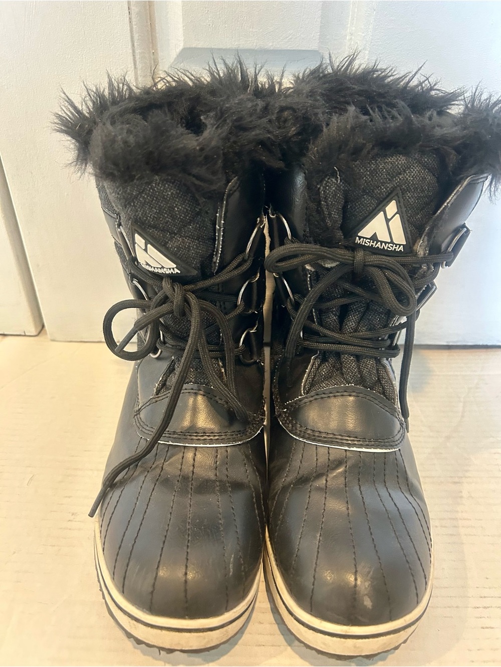 Mishansha Black Faux-Fur Lace-Up women’s Snow Boots
